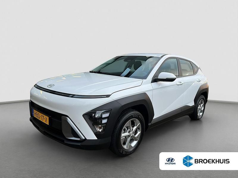 Wit Occasion 2025 Hyundai Kona Comfort SUV | € 28.400 (Super prijs) - Afbeelding 1/4