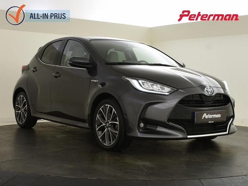 Grijs Gebruikt 2021 Toyota Yaris Executive Hatchback | € 21.799 (Eerlijke prijs) - Afbeelding 1/4