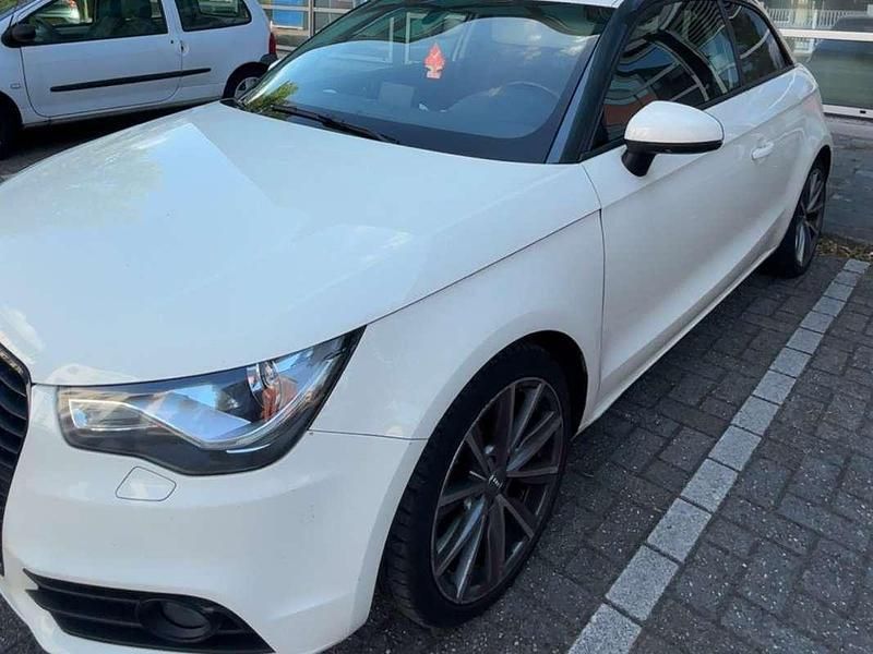 Wit Gebruikt 2010 Audi A1 Hatchback | € 5.450 (Eerlijke prijs) - Afbeelding 1/4