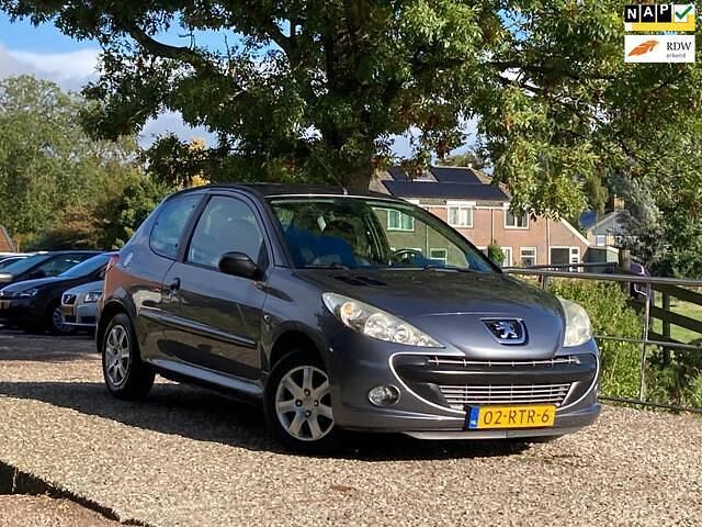 Grijs Gebruikt 2011 Peugeot 206+ Hatchback | € 2.975 (Eerlijke prijs) - Afbeelding 1/4