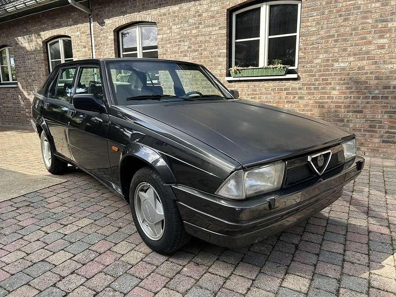 Zwart Gebruikt 1992 Alfa Romeo 75 Sedan | € 3.950 - Afbeelding 1/4