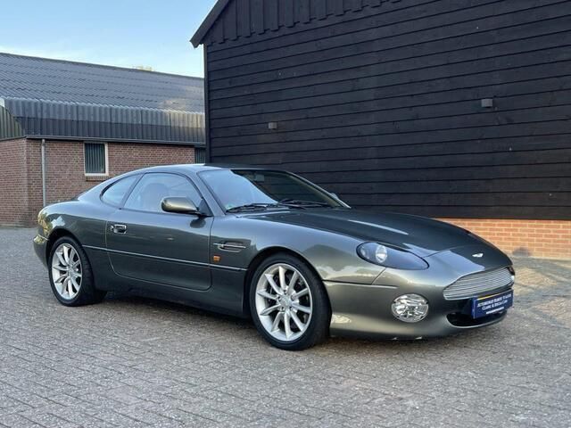 Groen, metallic lak Gebruikt 2002 Aston Martin DB7 Coupé | € 46.900 - Afbeelding 1/4