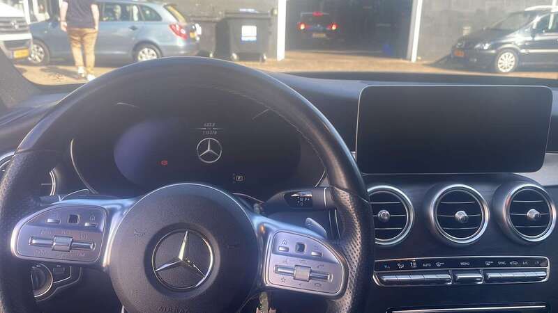 Grijs Gebruikt 2020 Mercedes C180 AMG Sedan | € 29.950 (Eerlijke prijs) - Afbeelding 1/4