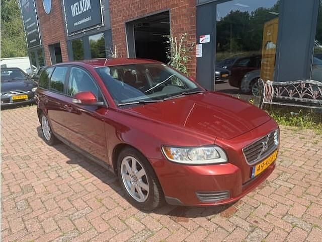 Rood Gebruikt 2009 Volvo V50 Stationwagen | € 2.150 (Eerlijke prijs) - Afbeelding 1/4