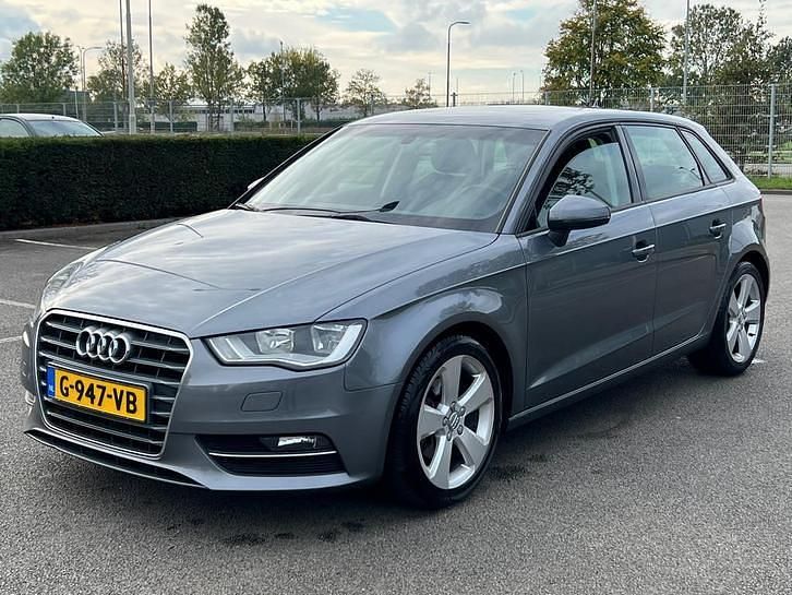 Grijs Gebruikt 2015 Audi A3 Ambition Hatchback | € 8.350 (Eerlijke prijs) - Afbeelding 1/4