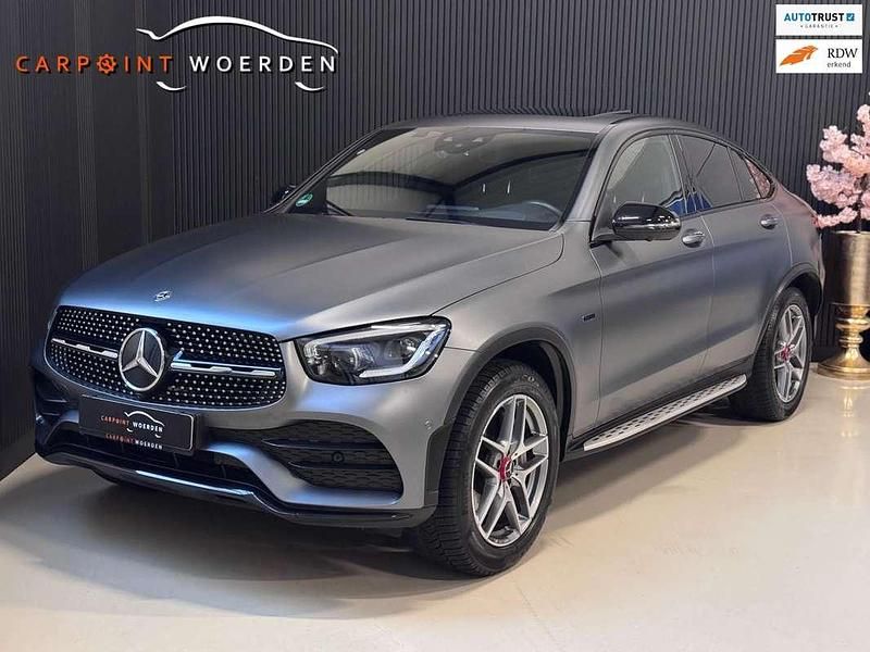 Grijs Gebruikt 2020 Mercedes GLC300e AMG Coupé | € 49.990 (Iets duurder) - Afbeelding 1/4