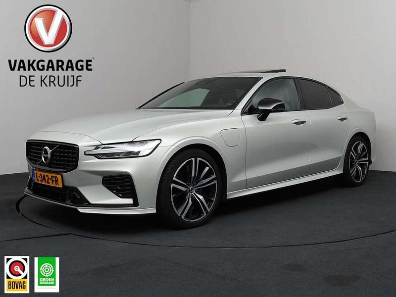 Grijs Gebruikt 2021 Volvo S60 R-Design Sedan | € 35.750 (Eerlijke prijs) - Afbeelding 1/4