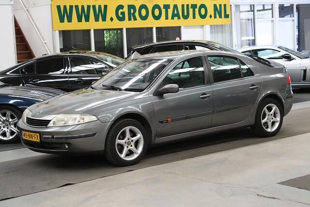 Grijs Gebruikt 2004 Renault Laguna II Authentique Hatchback | € 1.144 (Eerlijke prijs) - Afbeelding 1/4