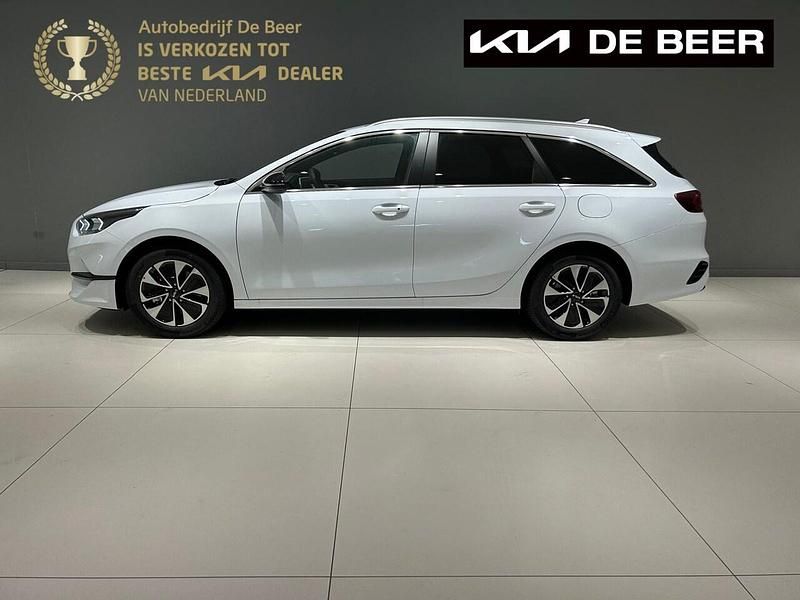 Wit Nieuw 2025 Kia Ceed Sportswagon Stationwagen | € 30.195 (Eerlijke prijs) - Afbeelding 1/4