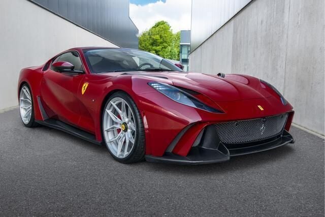 Rood Gebruikt 2020 Ferrari 812 Coupé | € 999.950 - Afbeelding 1/4