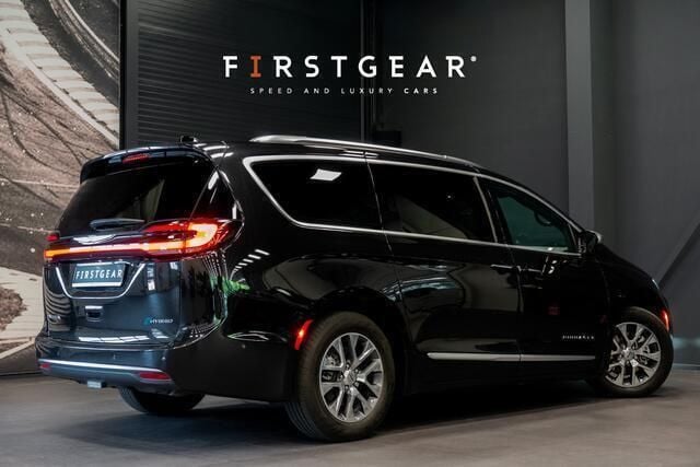 Zwart Gebruikt 2023 Chrysler Pacifica SUV | € 69.900 (Super prijs) - Afbeelding 1/4