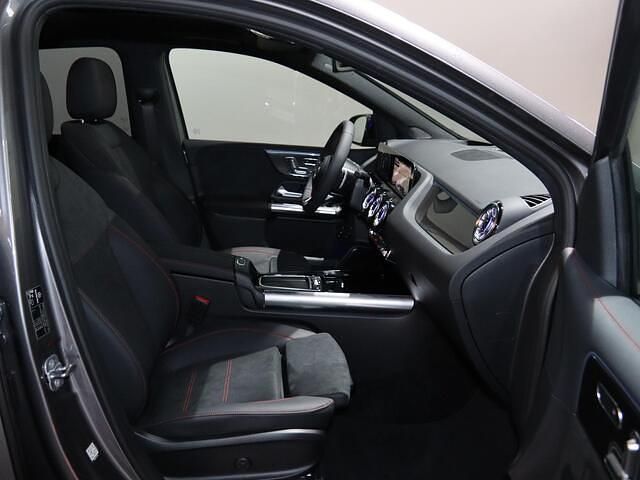 Nieuw Mercedes E250 Business 163 PK (119 kW) 2025 Grijs MPV