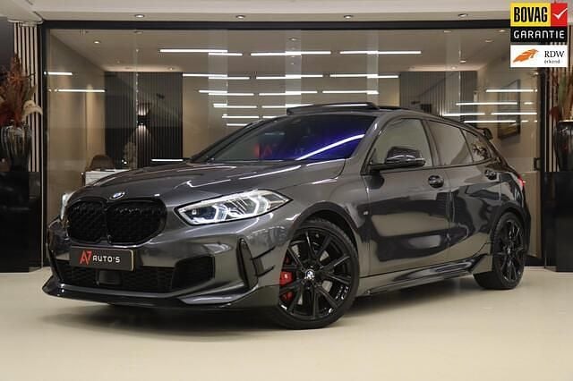 Grijs Gebruikt 2020 BMW M135 Executive Hatchback | € 33.950 (Eerlijke prijs) - Afbeelding 1/4