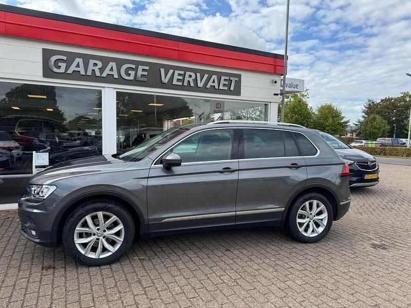 Suv Gebruikt 2018 VW Tiguan Highline SUV | € 21.950 (Super prijs) - Afbeelding 1/3
