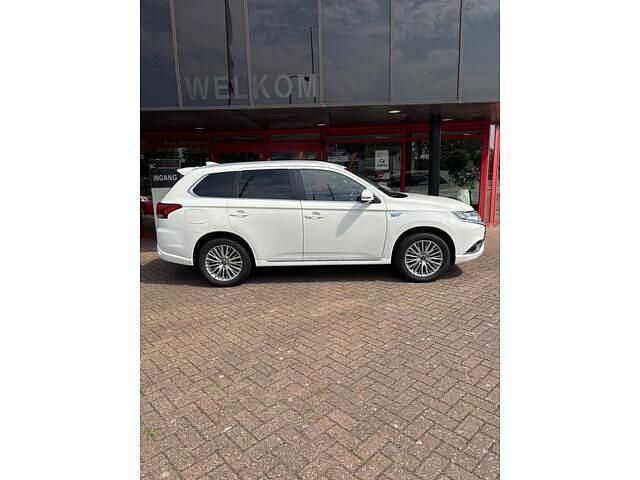 Wit Gebruikt 2020 Mitsubishi Outlander SUV | € 21.495 (Eerlijke prijs) - Afbeelding 1/4