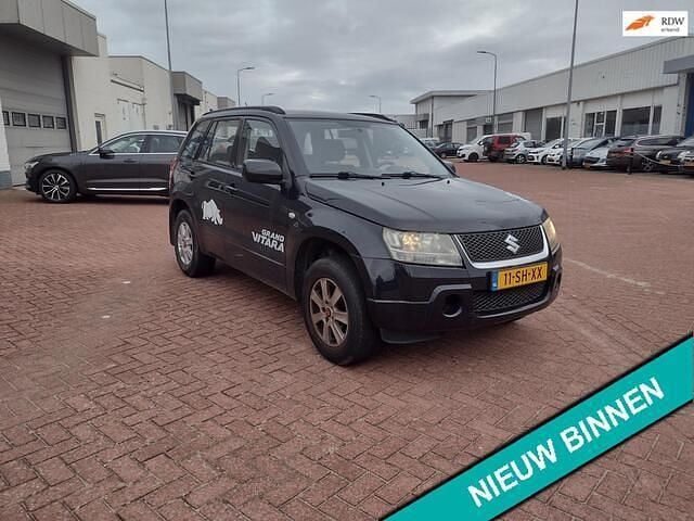 Zwart Gebruikt 2006 Suzuki Grand Vitara SUV | € 3.999 (Goede deal) - Afbeelding 1/4