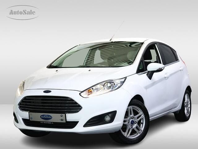 Wit Occasion 2015 Ford Fiesta Titanium Hatchback | € 9.441 (Eerlijke prijs) - Afbeelding 1/4
