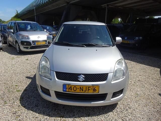 Grijs (metallic) Occasion 2008 Suzuki Swift Hatchback | € 2.495 (Goede deal) - Afbeelding 1/4