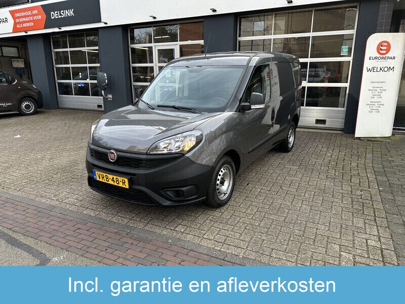 Grijs Gebruikt 2022 Fiat Doblò MPV | € 14.900 (Duur) - Afbeelding 1/4