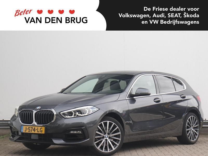 Grijs Gebruikt 2020 BMW 118 Executive Hatchback | € 23.885 - Afbeelding 1/4
