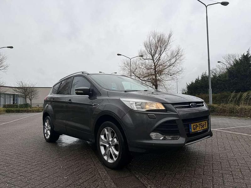 Grijs Occasion 2015 Ford Kuga Titanium SUV | € 9.999 (Eerlijke prijs) - Afbeelding 1/4
