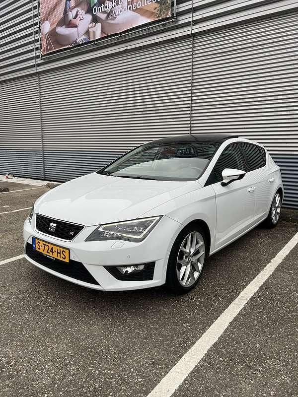 Wit Gebruikt 2016 Seat Leon FR Hatchback | € 13.950 (Eerlijke prijs) - Afbeelding 1/4