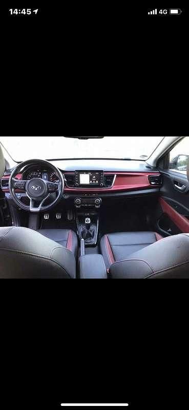 Zwart Occasion 2017 Kia Rio Hatchback | € 13.800 (Iets duurder) - Afbeelding 1/4