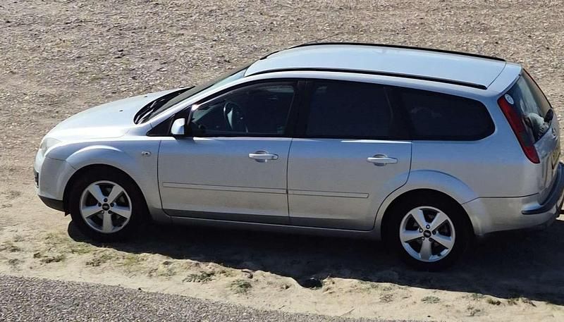 Zilver Occasion 2008 Ford Focus Stationwagen | € 1.250 (Goede deal) - Afbeelding 1/4