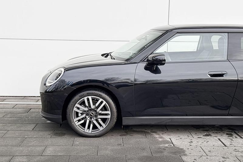 Nieuw Mini Cooper Classic 135 kW (184 PK) 2025 Midnight black ii Hatchback