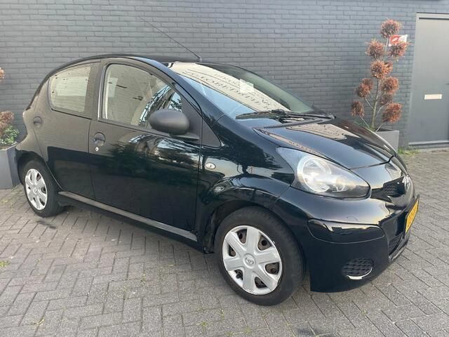 Occasion Toyota Aygo 68 PK (50 kW) 2011 Zwart Hatchback