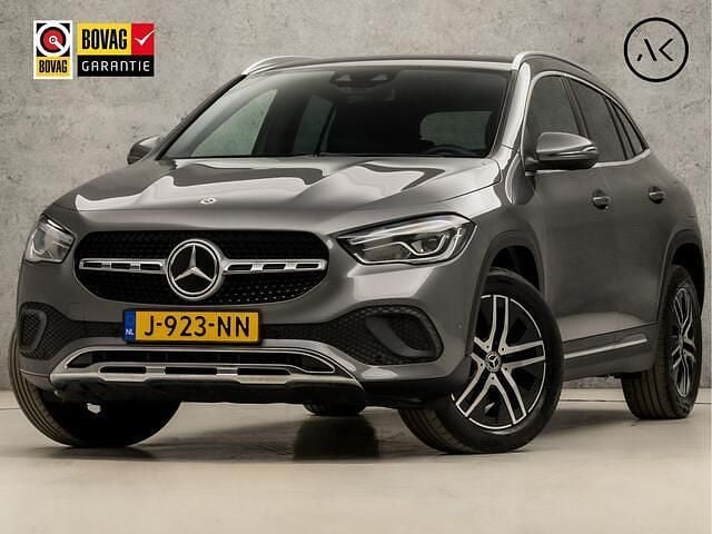 Grijs Occasion 2020 Mercedes GLA200 Business SUV | € 28.945 (Super prijs) - Afbeelding 1/4