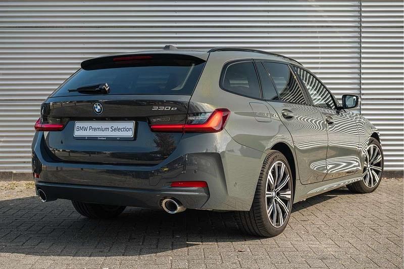 Occasion BMW 330e Shadowline 292 PK (214 kW) 2025 Grijs Stationwagen