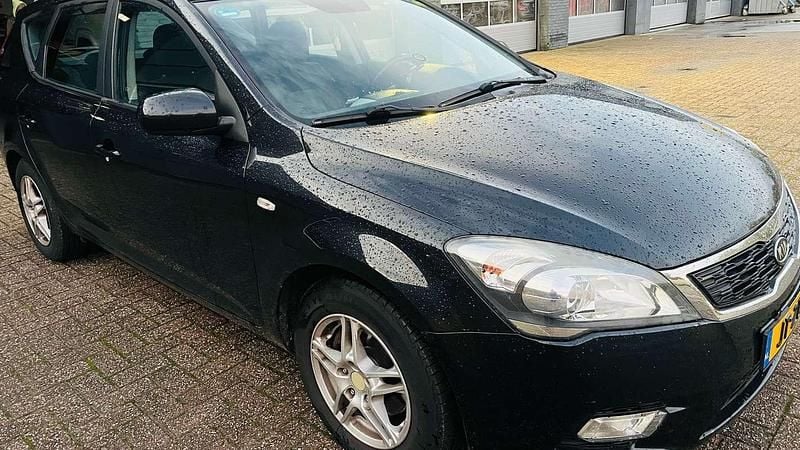 Zwart Gebruikt 2010 Kia Ceed Sportswagon Stationwagen | € 2.950 - Afbeelding 1/4