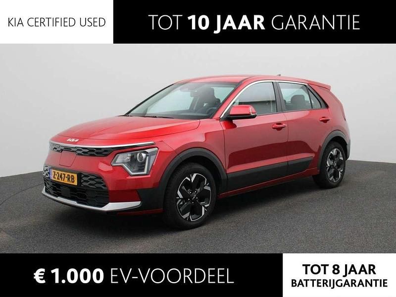 Rood, metallic lak Gebruikt 2024 Kia e-Niro Light SUV | € 34.440 (Goede deal) - Afbeelding 1/2