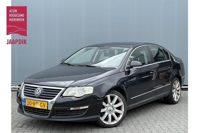 Zwart Gebruikt 2005 VW Passat Comfortline Sedan | € 1.899 (Eerlijke prijs) - Afbeelding 1/4