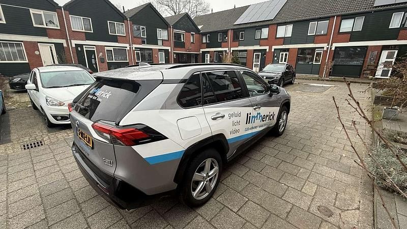 Occasion Toyota RAV4 Hybrid 185 PK (136 kW) 2022 Zilver SUV
