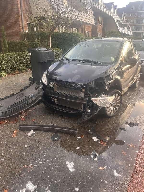 Zwart Occasion 2010 Ford Ka Limited MPV | € 900 (Goede deal) - Afbeelding 1/4