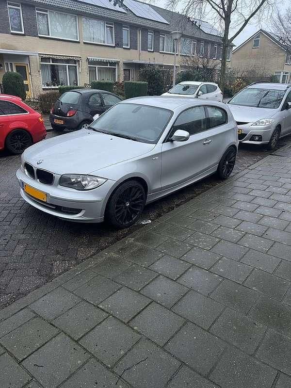 Occasion BMW 116 122 PK (89 kW) 2010 Grijs Hatchback