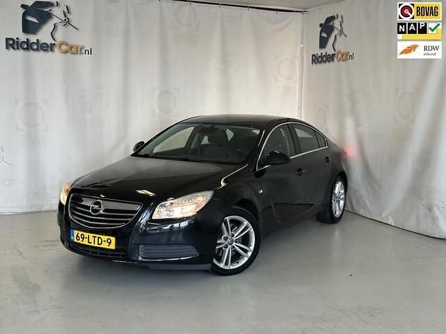 Zwart Gebruikt 2010 Opel Insignia Edition Sedan | € 3.999 (Eerlijke prijs) - Afbeelding 1/4