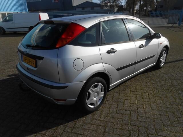 Occasion Ford Focus 101 PK (74 kW) 2003 Grijs Hatchback