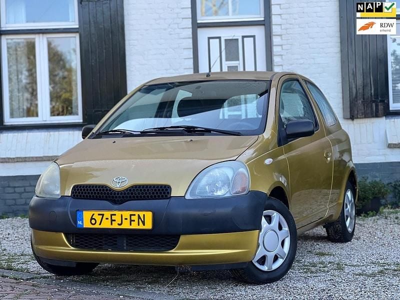 Geel Gebruikt 2000 Toyota Yaris Terra Hatchback | € 1.395 (Eerlijke prijs) - Afbeelding 1/4