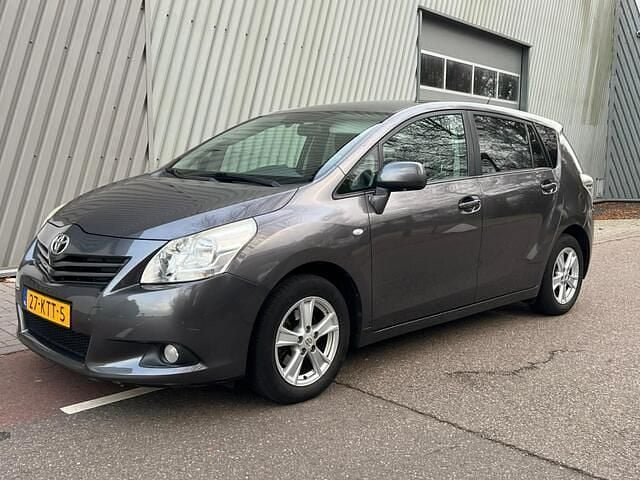 Grijs Gebruikt 2010 Toyota Verso MPV | € 5.950 (Goede deal) - Afbeelding 1/4