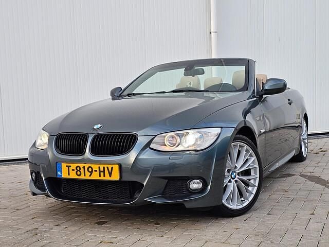 Groen (metallic) Gebruikt 2010 BMW 325 Cabriolet M Sport Cabriolet | € 12.450 (Iets duurder) - Afbeelding 1/4