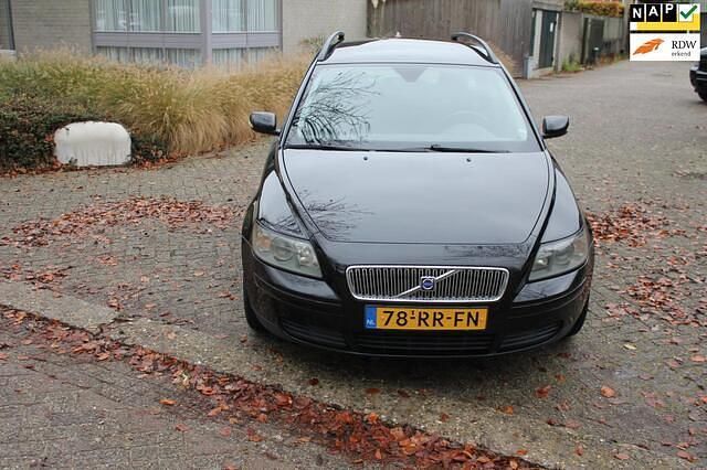 Zwart Occasion 2005 Volvo V50 Kinetic Stationwagen | € 3.999 (Eerlijke prijs) - Afbeelding 1/4