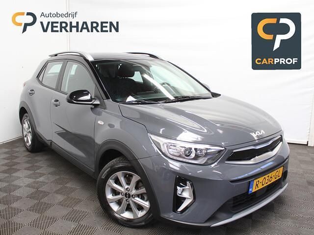 Grijs Gebruikt 2022 Kia Stonic SUV | € 17.890 (Eerlijke prijs) - Afbeelding 1/4