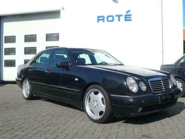 Zwart Occasion 1997 Mercedes E420 Sedan | € 8.900 - Afbeelding 1/4