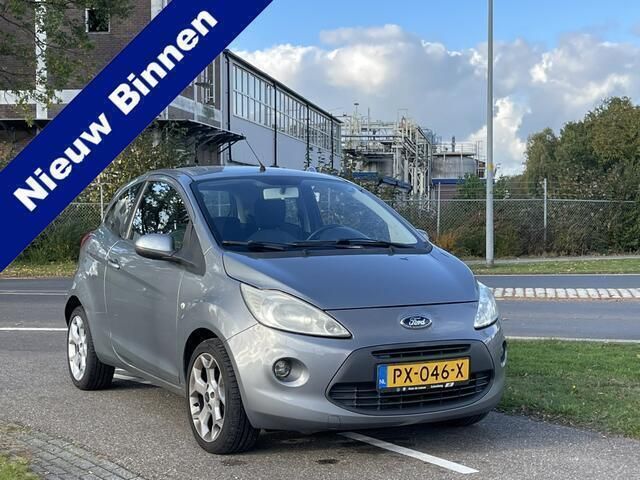 Grijs, metallic lak Gebruikt 2010 Ford Ka Titanium Hatchback | € 2.650 (Eerlijke prijs) - Afbeelding 1/4