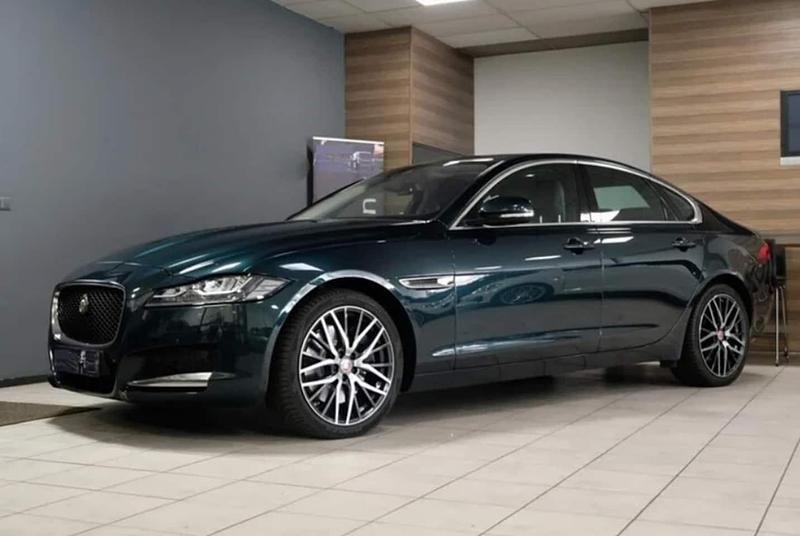 Occasion Jaguar XF Portfolio 2017 Groen (metallic) Sedan