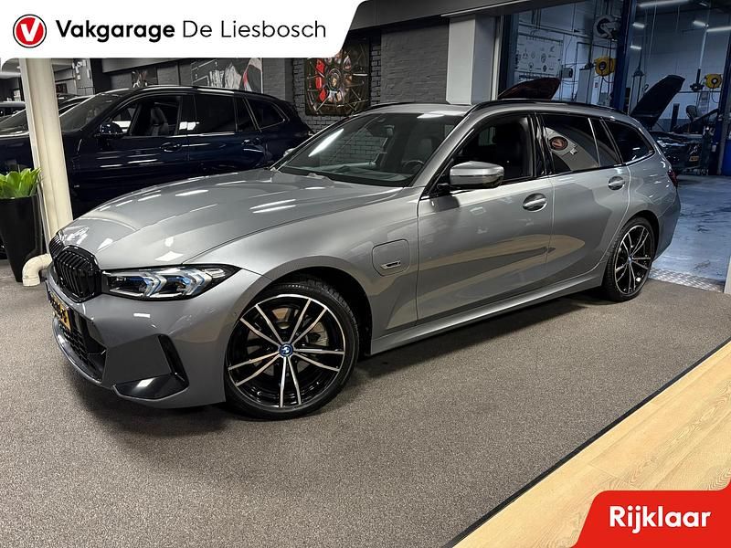 Occasion BMW 330e M Sport 184 PK (135 kW) 2023 Grijs Stationwagen