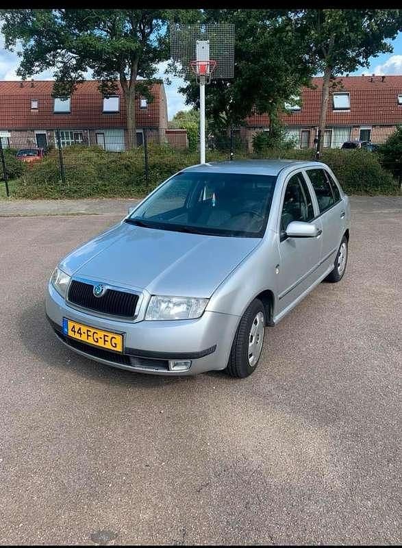 Grijs Gebruikt 2000 Skoda Fabia Comfort Hatchback | € 1.650 (Eerlijke prijs) - Afbeelding 1/4
